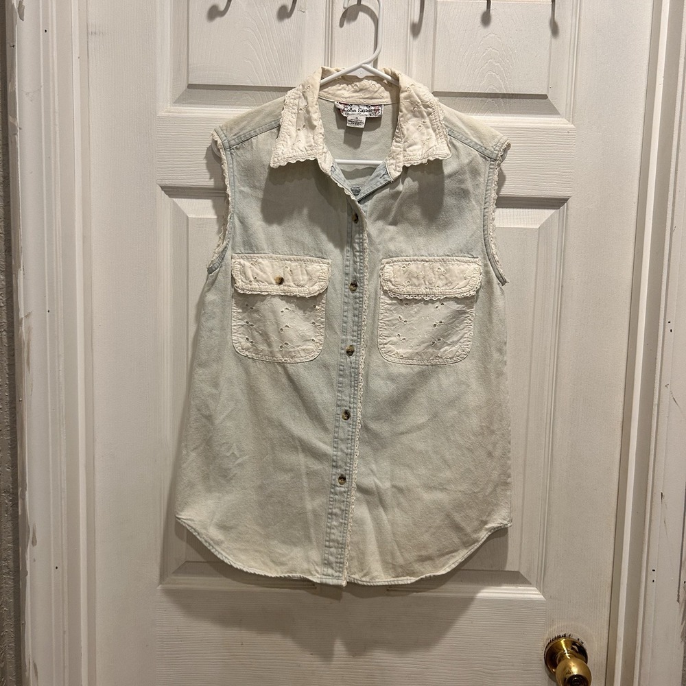 VTG Cotton Express Womens M Light Denim Sleeveless Eyelet Lace Shirt Cottagecore